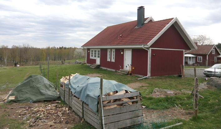 En hästgård om 10 ha med bra bostadshus för permanentboende.