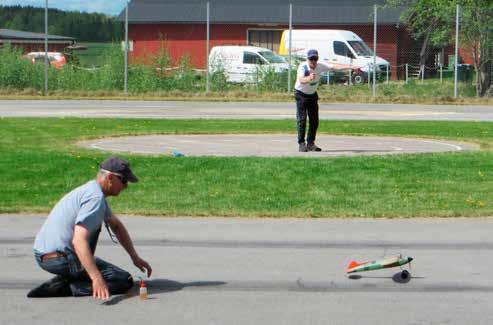 At the same time it is strange because the class is simple, both to build a model for as well as fly, especially as the handle does not need to be placed in the pylon while flying.