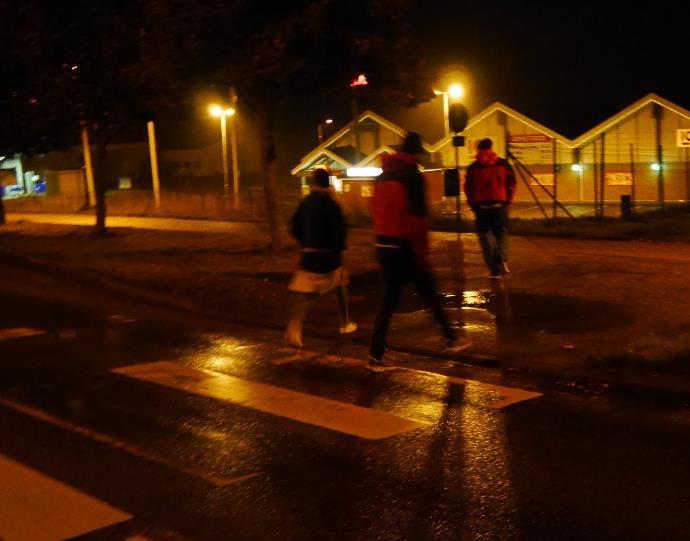 Den uppfriskande promenaden fortsätter via Sågvägen och Fabriksvägen.