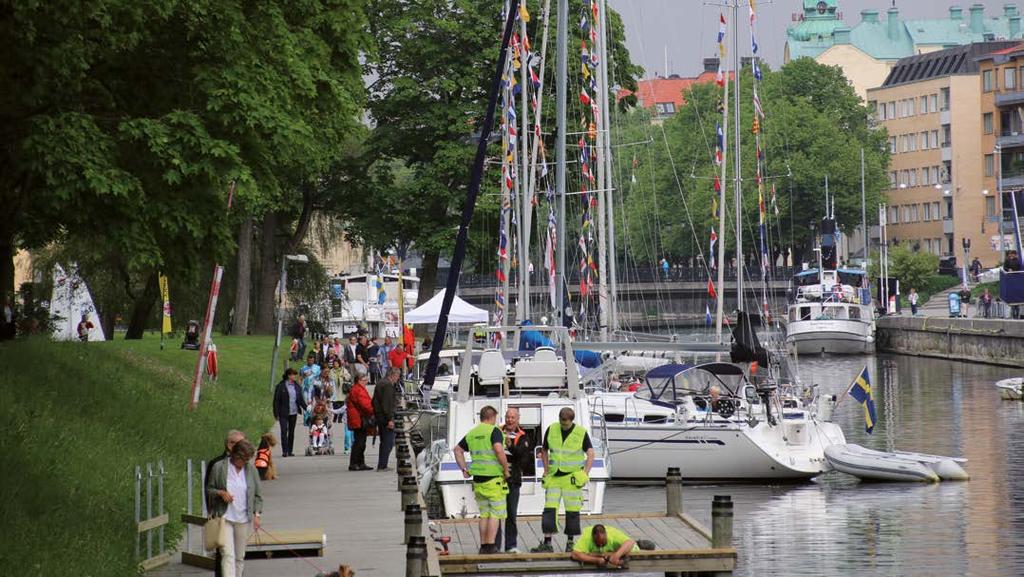 Vår-Eskader Vår-Eskader till Uppsala Hamn Förra årets uppvisning vid Öppen Hamn med fem USS-båtar (och en UMS-båt) där besökare kunde stiga ombord, uppleva känslan av att vara båtägare, var en succé!