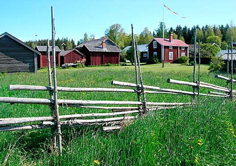 JUNI 2012 Gärdesgården [Jäschgåli] En del av gärdesgården vid Brinkens museum.