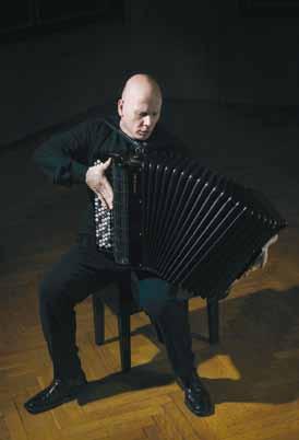 ngo evo bild: askman James Crabb, från Skottland, är en av världens ledande ambassadörer för sitt instrument accordeon.
