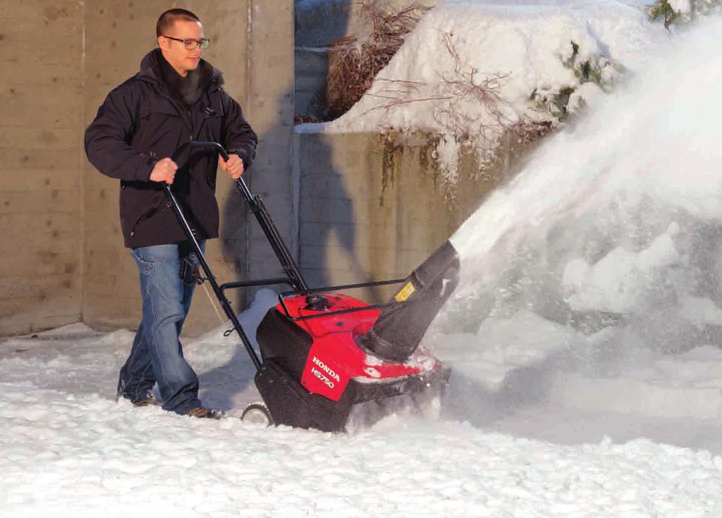 Manuell kontroll av utkast Gummiyta på matarskruven rensar ända ner till underlaget Inget mer snöskottande Hondas enstegssnöslungor är enkla, hårt arbetande maskiner som rensar snö ända ner till