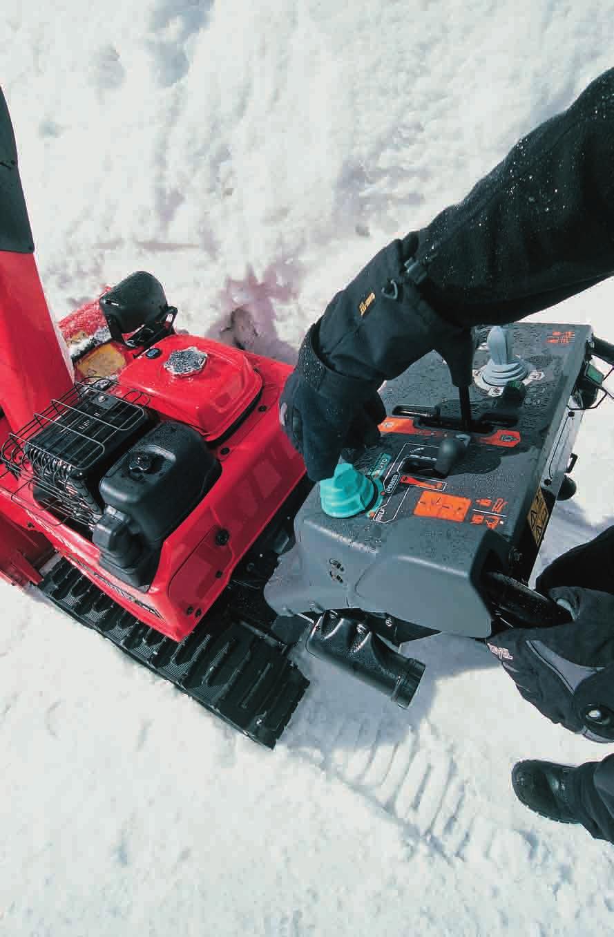 av att man stoppar och startar maskinen. Med ett tryck på återställningsbrytaren, går skruven automatiskt tillbaka till sitt fabriksinställda läge. 000518 Swedish Snowthrower Brochure Update 2107.