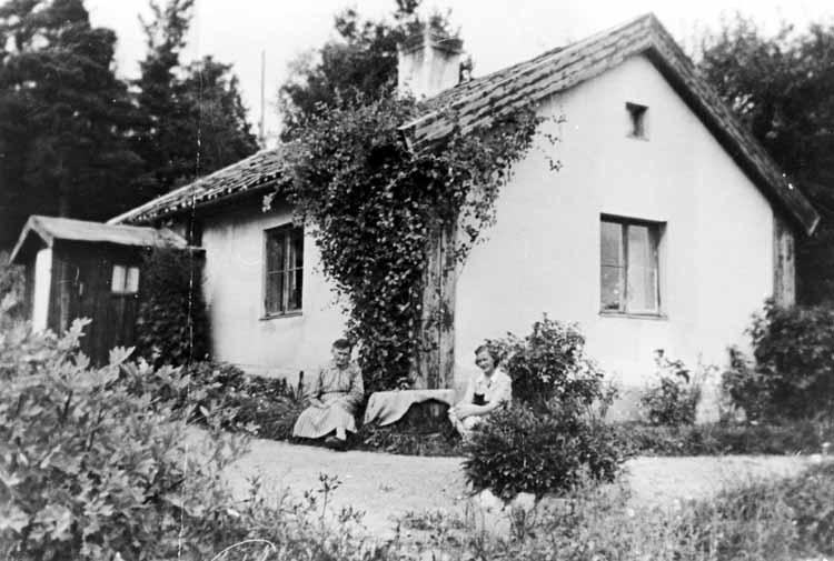 Albert och Elsa, alla födda i Järfälla. Torparparet själva är födda, han i Spånga och hon i Vallentuna. På torpet föds ytterligare fyra barn; Gustaf, Karl, Ingeborg och Astrid.