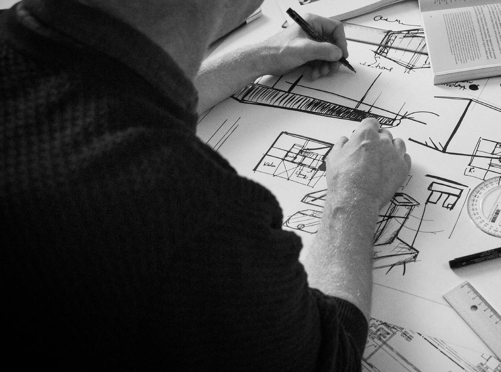 Henrik Turefeldt har huvudansvaret för design och utveckling på Fjäråskupan. Designyrket Du är själv plåtslagare i grunden, hur påverkar det de kupor du designar?