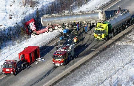 3.2.0.1 18 (37) Storolyckor och extraordinära händelser Storolyckor Med storolyckor avses olyckor som är omfattande i bemärkelsen att de kräver många liv eller ger mycket stora skador.