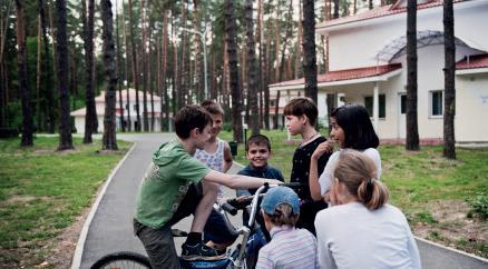 Foto: Maja Brand SOS barnby Brovary Ukrainas första SOS Barnby öppnade 2010 i Brovary. Byn ligger cirka två mil utanför Kievs stadskärna i ett naturskönt område med skog och sjö i närheten.