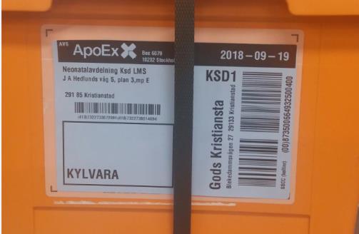 2.9.2 Emballage och kylsystem Leverans sker huvudsakligen i ApoEx orange läkemedelsboxar med integrerat lock. De varor som inte får plats i en läkemedelsbox levereras i originalkartong, s.k. helkolli.