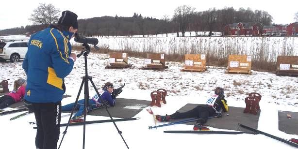 Totalt har 41 st barn tränat mer än en gång var denna vintersäsong. 33 st av dem var Niklas Ylipää, ungdomsansvarig skidor. Full fart på vår egen konstsnöbana med på sista träningen före KM.