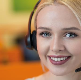 Under utbildningen får du kunskap och kompetens som gör dig redo för yrket som bland annat receptionist, konferensvärd, hotellvärd och evenemangsvärd.