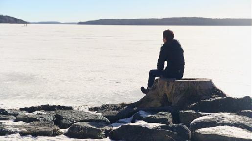 EFTER TEATERBESÖKET Börja med att prata om föreställningens form. Genom att till en början hålla det på en konkret och objektiv nivå undviks tyckanden som till exempel den var bra eller den var dålig.