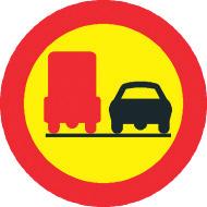 F25 Minsta avstånd mellan fordon F26 Omkörningsförbud F27 Omkörning med lastbil förbjuden Märket anger att det är förbjudet att köra om annat motordrivet fordon i