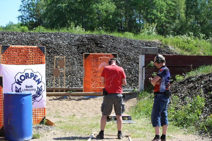 5 Skytten laddar och gör sig klar På