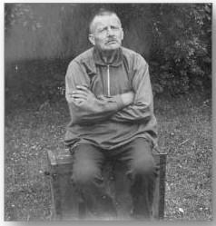 Men först en avslutning på avsnittet om vår käre släkting Johan i Rosendal och hans närmaste. Johan var kusin, på sin mors sida, med bland andra min (och mina syskons) farmor, Ida Lovisa Carlsdotter.