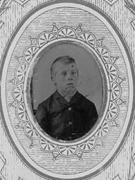 Han gifte sig 1910 med Anna Charlotta Källstedt (1887) och år 1915 föddes deras dotter Hildur Maria Elisabet.
