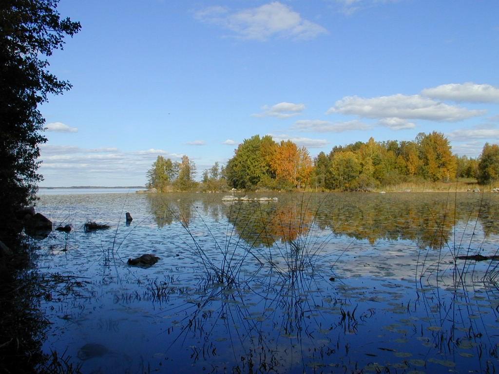 Sjön en resurs för samhället som ställer till med vissa problem för några I Sverige finns det nästan hundra tusen sjöar, en stor mängd vattendrag och rikligt med grundvatten.