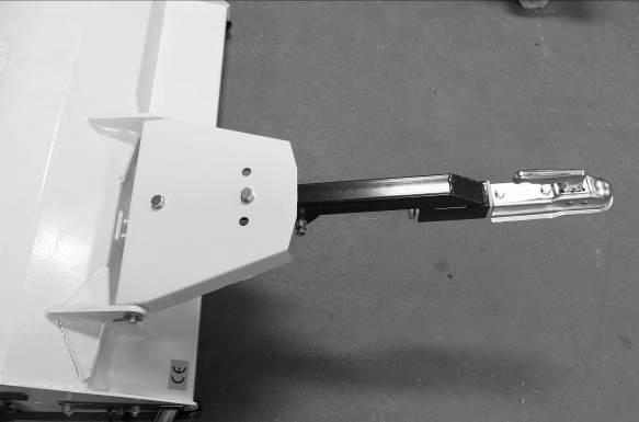 Assembly: Start by fitting the triangle. First the through axle, then the tightening rod.