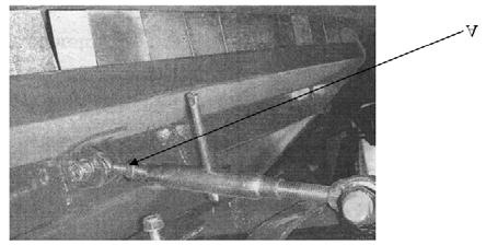 Adjusting the height: Adjust the cutting height by turning the 2 adjustment levers.