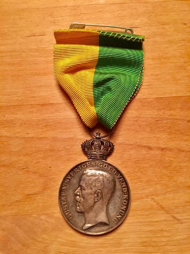 Kullgrens Enka 1842-1942, Uddevalla adresserad till Herr Smeden Sigfrid Johansson, Kämpersvik, Orrekläpp förutom diverse litteratur.