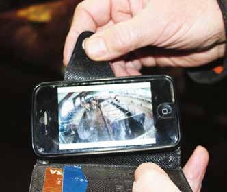 Men när servicetekniker Johan Månlycke visade Ulf den senast modellen av DeLaval stallkamera med IP uppkoppling som kan kopplas upp både mot telefon och plattor och som man kan komma åt varifrån man