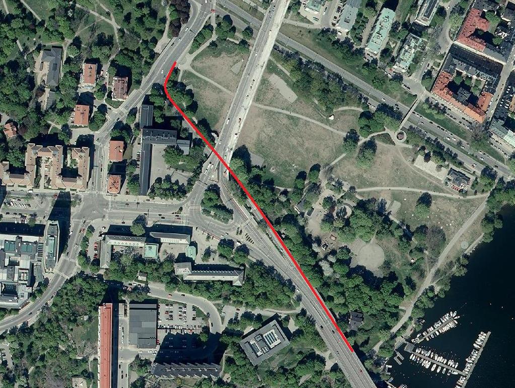 Trafikkontoret 2015-11-28 Sida 2 (12) Därutöver föreslås en ny tillgänglighetsanpassad ramp ner till parken för att möjliggöra för fotgängare med funktionsnedsättning att ta sig mellan bron och