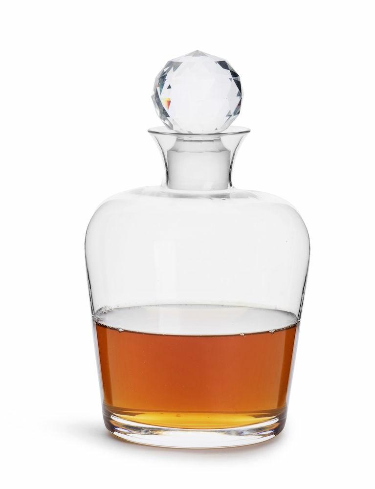 CLUB WHISKY KARAFF 5017849 399,00 SEK Läcker whiskykaraff av glas med optiskt skuren glaskork.