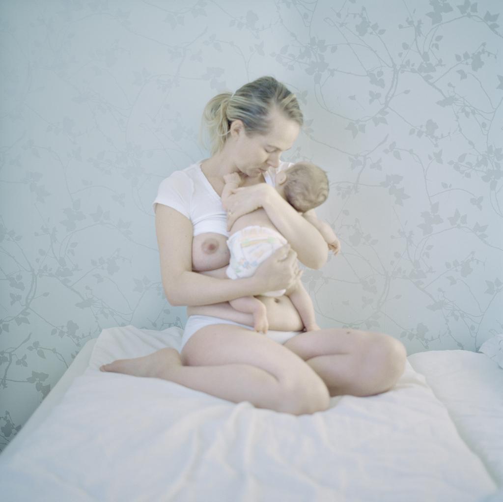 Anna Clarén När allt förändrades Bild Anna Clarén Text Lars Tegermark E n familj. Mamma, pappa och två små barn, tre och ett och ett halvt år gamla. Välutbildade, välmående med fin bostad på landet.
