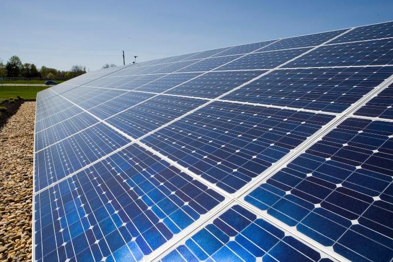 Bakgrund Solenergi Solvärmemarknaden har givit vägen till solceller (PV) Svensk