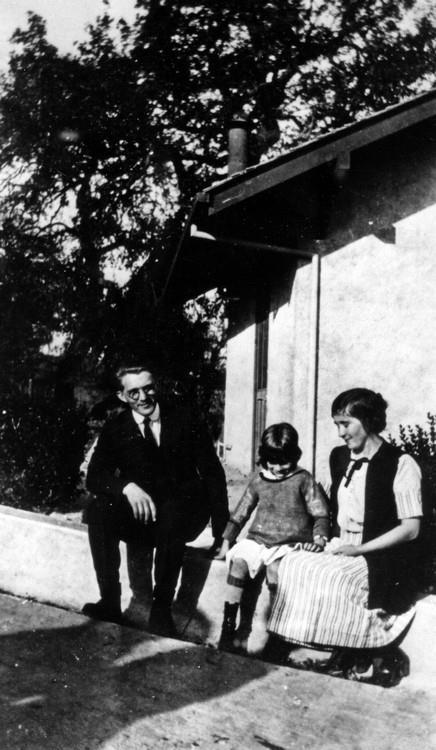 Algot och Gerda Johansson med dotter Ethel. Foto från USA.
