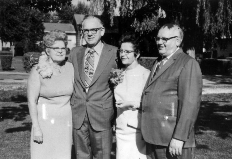 Toini och Anders Olsson, Johns fru och John Olsson.