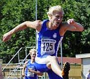Johan Walldén vann JSM-guld på 1500m, M22, Petra Larsson silver på 100 m och 4:a på 200m i F19, Markus Liwing silver på 2000m hinder i M22 och