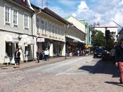Goda exempel på gatumiljöer Kungsbacka innerstad präglas fortfarande av den rutnätplan som fram efter att den medeltida staden brann ned 1846.