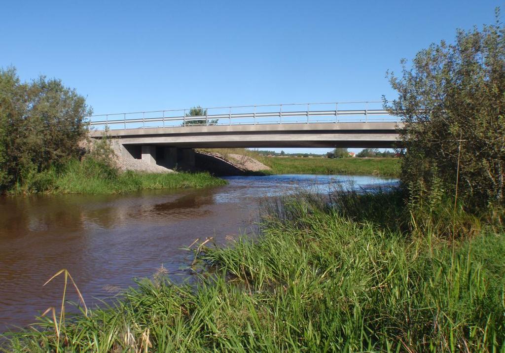 1. Inledning har fått i uppdrag av Norra Östersjöns vattendistrikt att undersöka kiselalger på 66 vattendragslokaler år 2012 fördelade på följande län: Stockholm (32 st.), Uppsala (1 st.