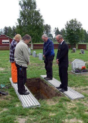 6 nära En hälsning från Bureå församling Ett värdigt slut det var många som blev ledsna, upprörda och besvikna när de såg tvprogrammet i våras om de ovärdiga gravsättningarna i Vindeln.