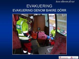 7:44 Bilden visar hur evakuering kan ske genom en bakre eller