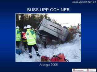 Buss liggande på taket 9:1 9:2 Denna kraschsituation är relativt sällsynt, men medför i många aspekter speciella överväganden och taktiska