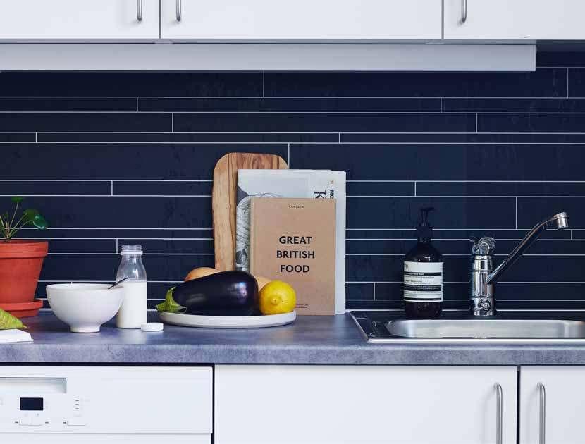 57 KOLLEKTION Kitchen Board Förnya ditt kök på bara några timmar med vår specialanpassade köksskiva. Kitchen Board är ett säkert och hållbart stänkskydd i ditt kök som är enkel att montera.