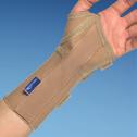 Nedtill är stagkanten öppen för optimal elasticitet. Skenfickan är tillverkad av dubbelvävd nylon för maximal slitstyrka. Levereras med kort handledsskena stabil.