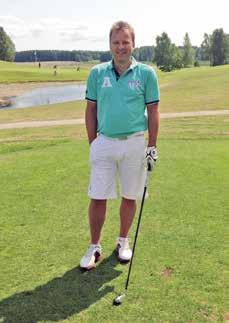 Somrarna tillbringar jag och min fru mycket tid med att åka runt Sverige i vår husbil och spela golf på olika banor.