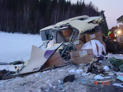 Svåra busskrascher har också inträffat i våra nordiska grannländer, varav den hittills allvarligaste är kollisionen mellan en turistbuss och en långtradare i finska ödebygden kl. 01.