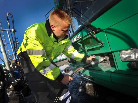 (Bild ur rapport från SHK, 2013). Utredningen visade att den påkörda MAN-bussen hade fast släcksystem i motorrummet, men det fungerade inte som det skulle och släckte inte branden som uppstod.