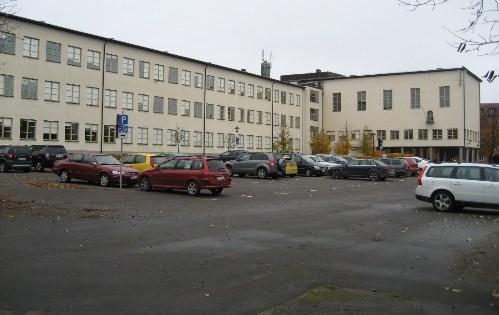 Sedan dess har dagens gymnasieskola funnits i byggnaden. Skolgården utgörs idag till stor del av parkering och är till största delen hårdgjord.