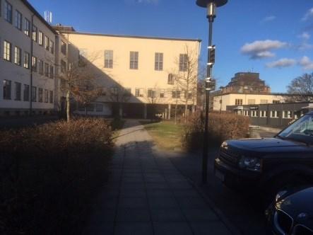 Närmsta förskola ligger inom 200 meter från planområdet, vid Ringens köpcentrum på Götgatan.