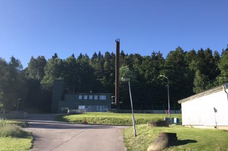 Figur 15. Skepplanda panncentral. 12.2 Utsläpp till luft Förbränning ger upphov till emissioner som orsakas av bränslets innehåll av bl.a. kväve, kol och svavel.