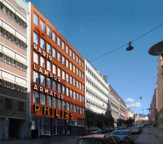 Fönster utvidgas till franska fönster med en liten balkong framför varje fönster.