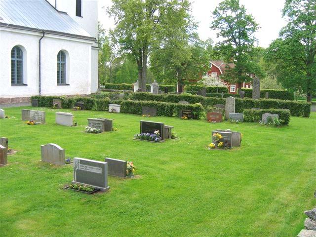 Beskrivning av enskilda kvarter Kvarter A Allmän karaktär Kvarteret är beläget på kyrkogårdens norra halva. Gravraderna är orienterade i räta linjer och vetter mot väster och öster.