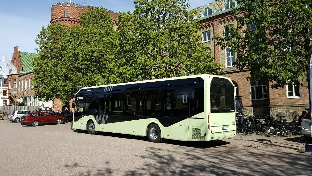 1 FÖRUTSÄTTNINGAR I samband med översyn av linjenätet för stadsbuss i Lund görs även ett nedslag i frågan om trafik med elbussar.