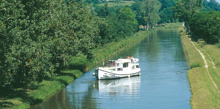Picardie Kanalbåtssemester i Picardie Ta på en oförglömlig båtresa och utforska de härliga vattenvägarna i Picardie. Du kan tillexempel segla på de sköna kanalerna Canal de la Somme, Canal de St.