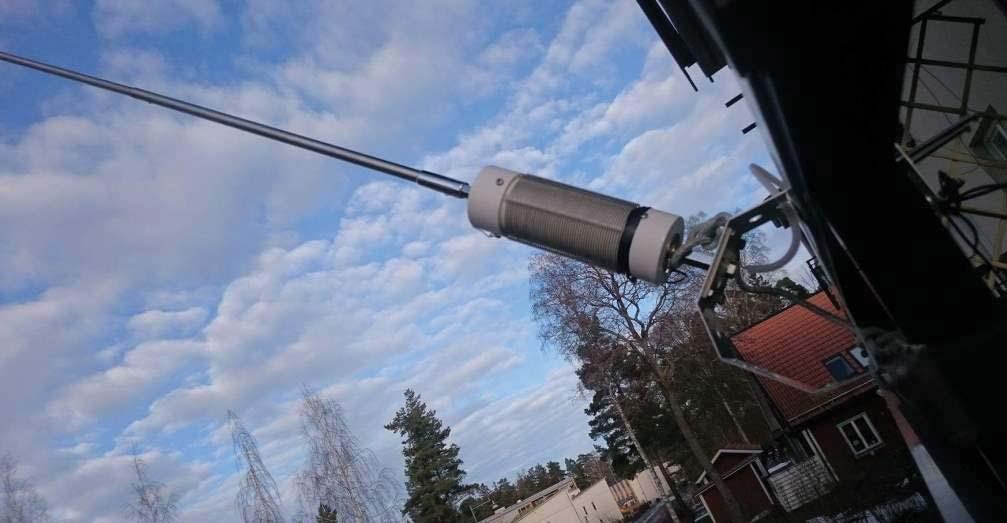 Balkongantenn. MFJ 1625 Balkong antenn 80-6 meter 200 W Äntligen en kompakt antenn för alla som bor i hus med enbart balkong.